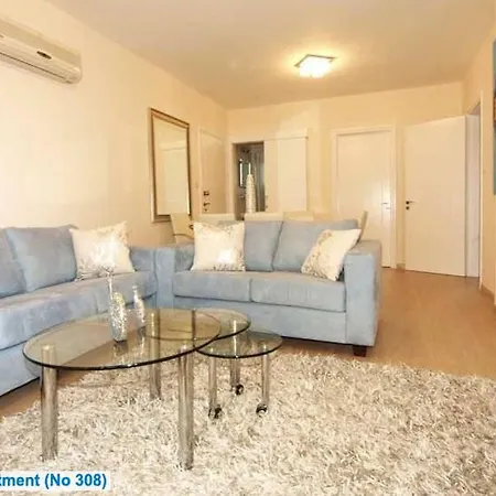 Les Sirenes Apartment *